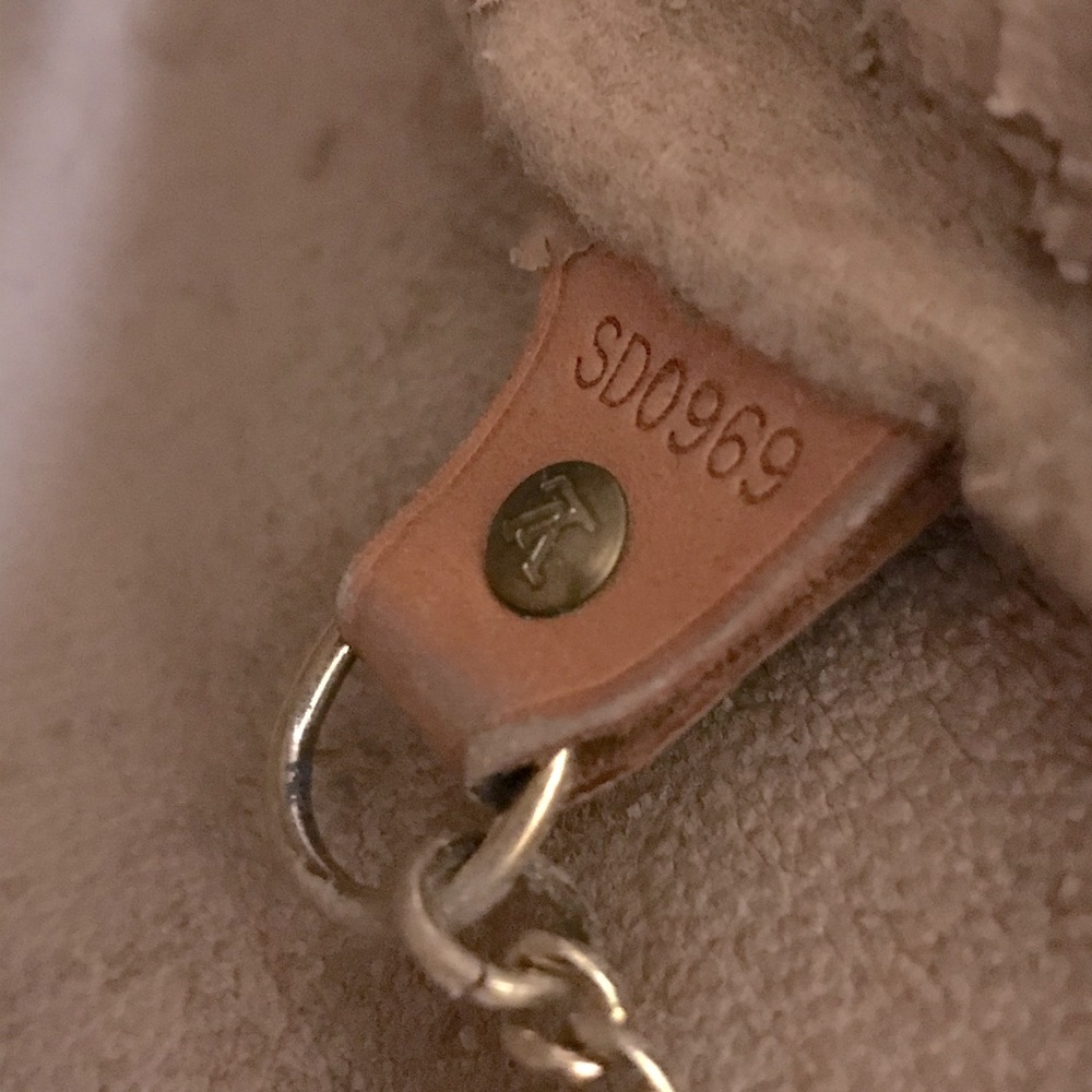 ๐HP๐90โs VTGโขLouis Vuitton GM XLG Bucket Monogram Bag, Authenticitated by Posh - Picture 11 of 16